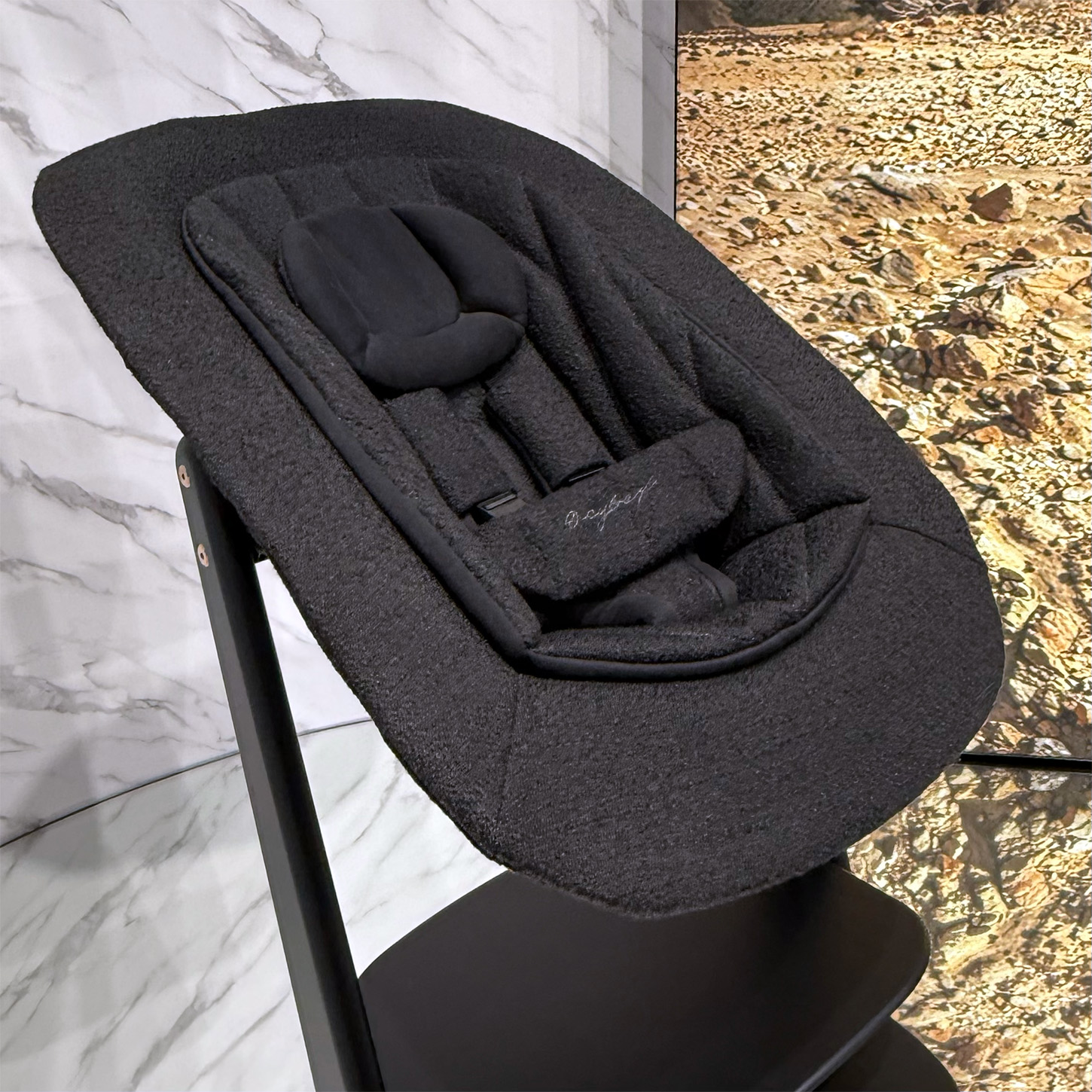 Cybex® Lemo Platinum bouncer zamontowanym na krzesełku w wersji 5w1