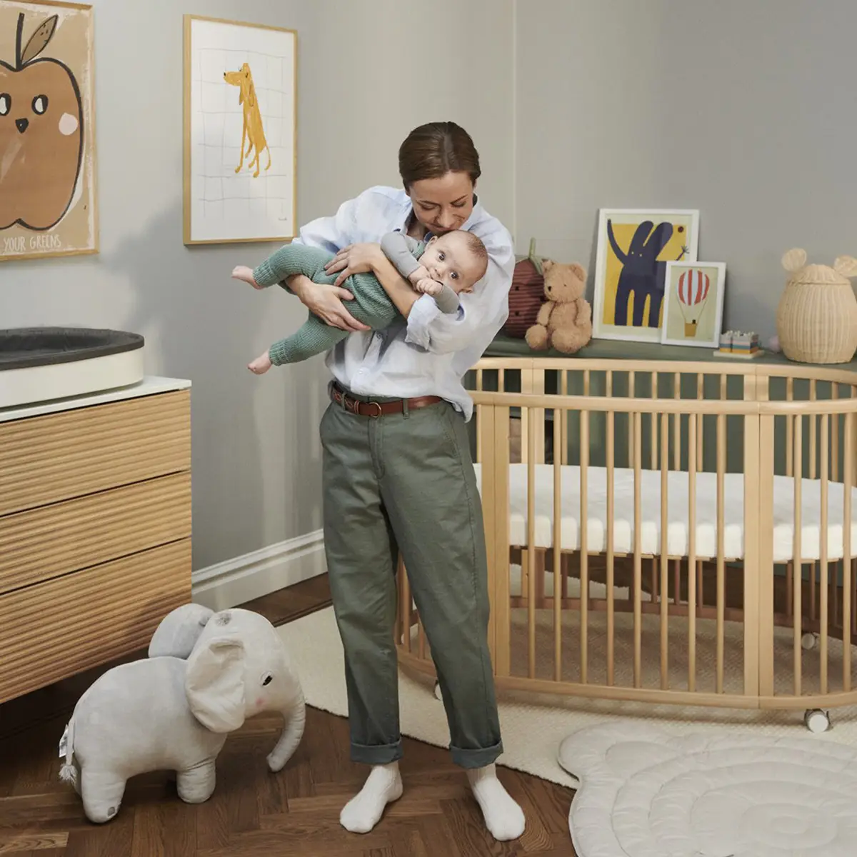 Łóżeczko owalne Stokke Sleepi Bed V3 na kołkach od urodzenia
