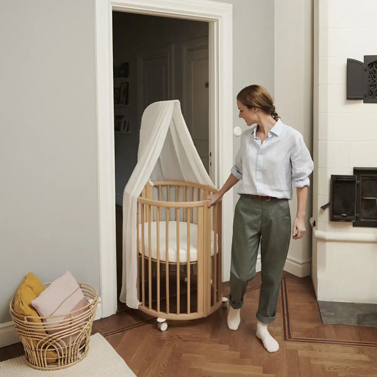 Mobilność Stokke Sleepi Mini, łatwy przejazd przez framugę drzwi