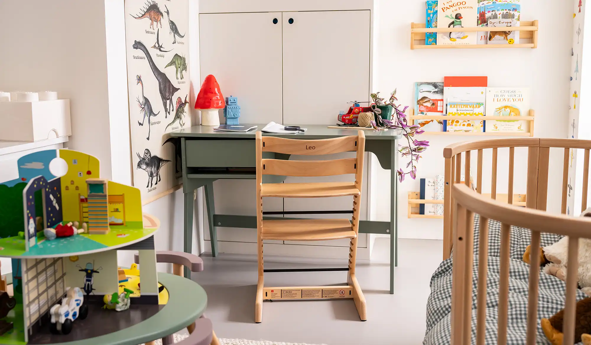 Stokke Tripp Trapp jako krzesełko do biurka w kolorze naturalnego buku