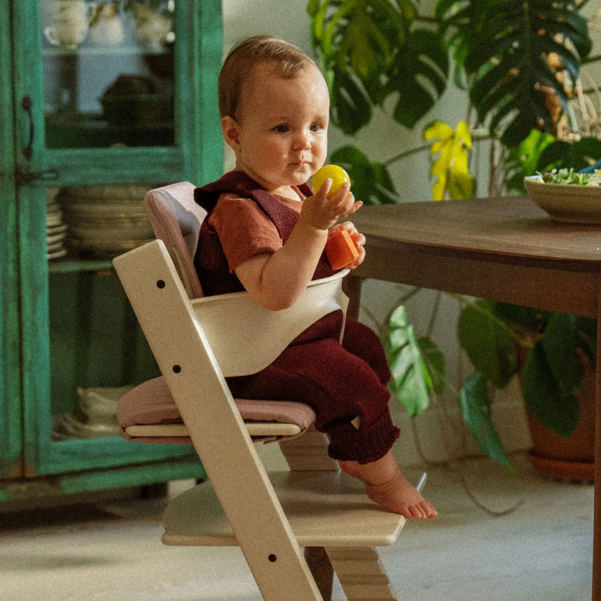 Nowa poduszka Stokke Tripp Trapp Cushion V2 Beige dopasowana do oparcia krzesełka Tripp Trapp