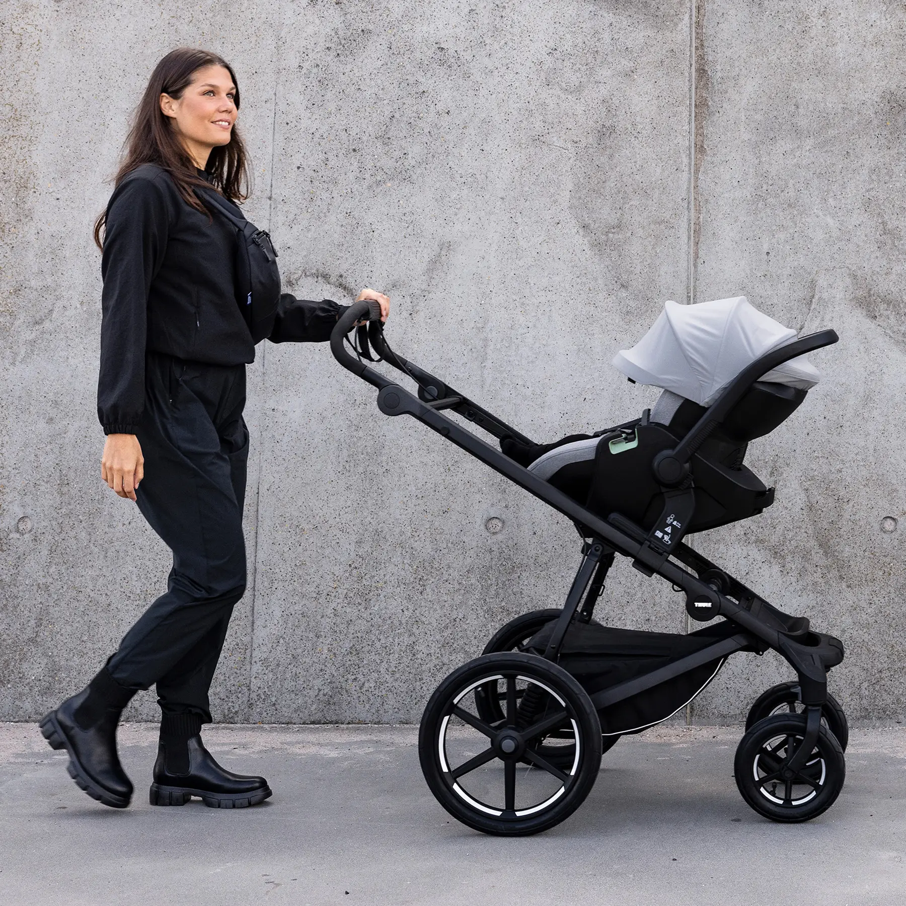 Thule Urban Glide 4-wheel 2w1 – travel system z fotelikiem samochodowym