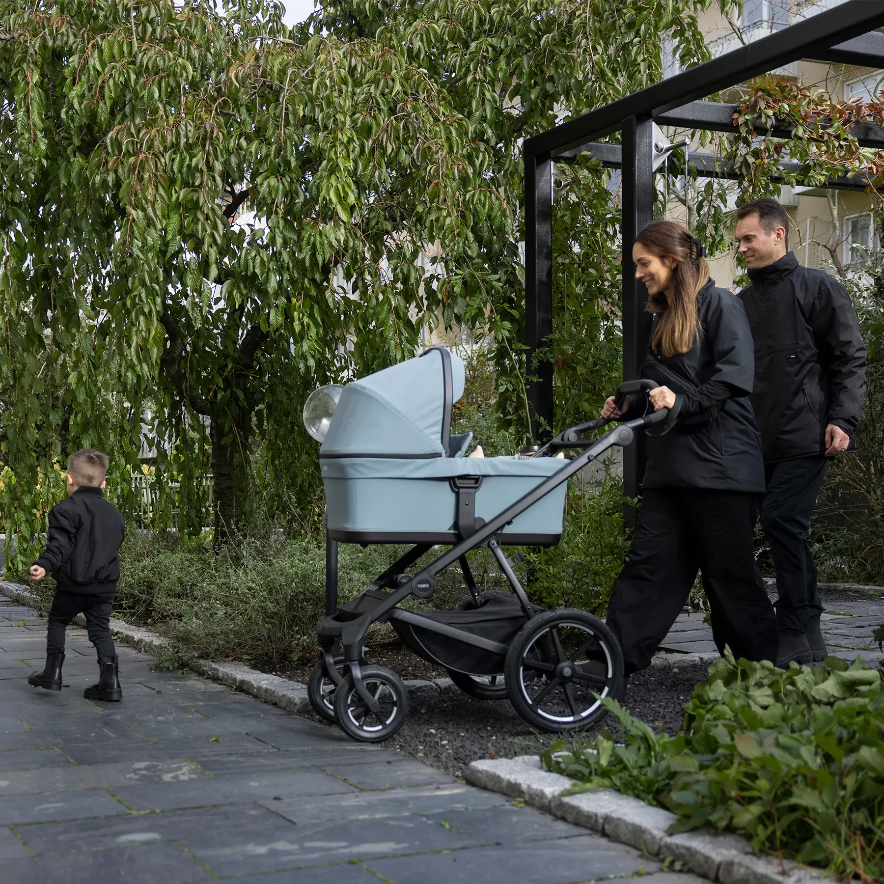 Thule Urban Glide 4-wheel – spacerówka zamontowana na ramie wózka