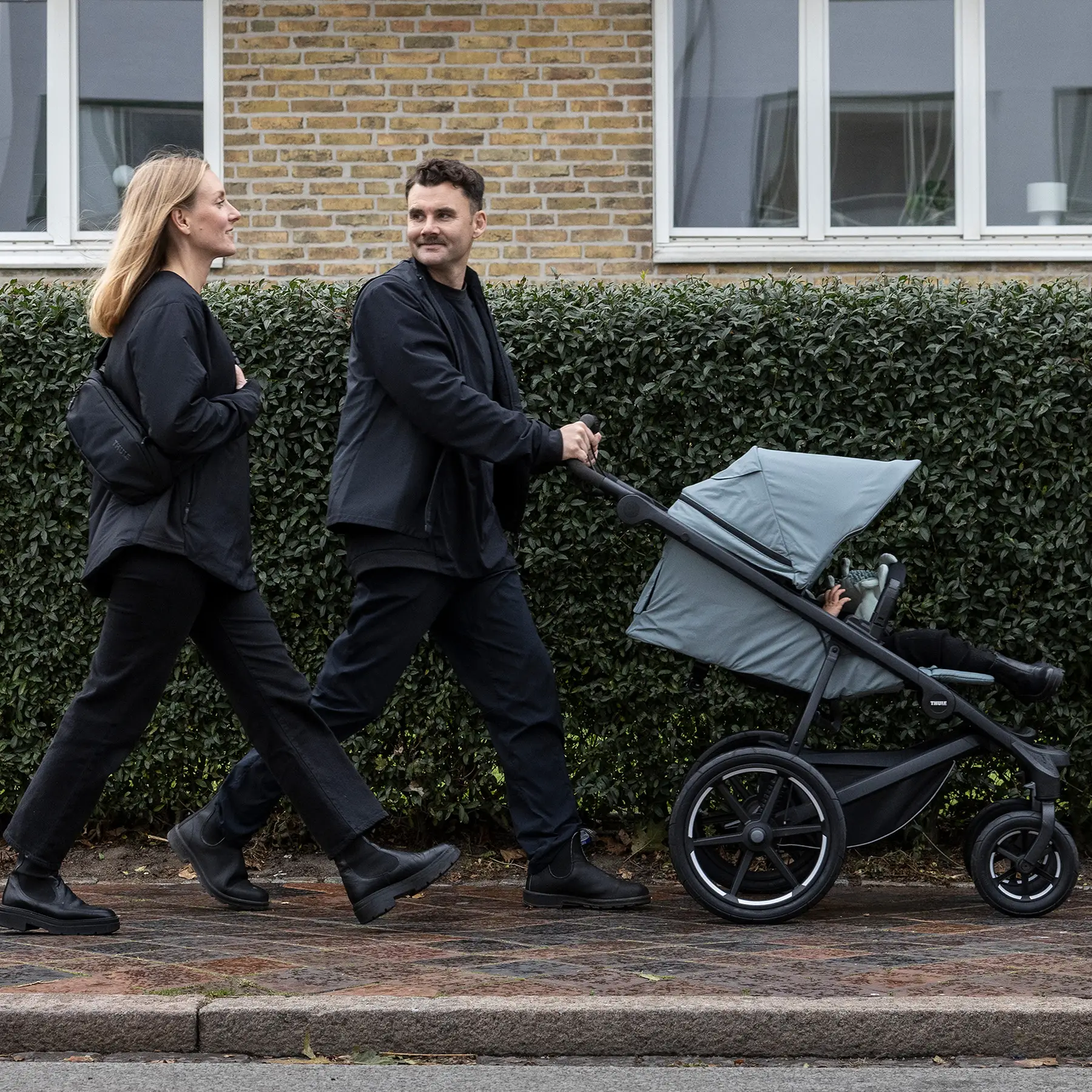 Thule Urban Glide 4-wheel – siedzisko spacerowe z pozycją leżącą i regulacją