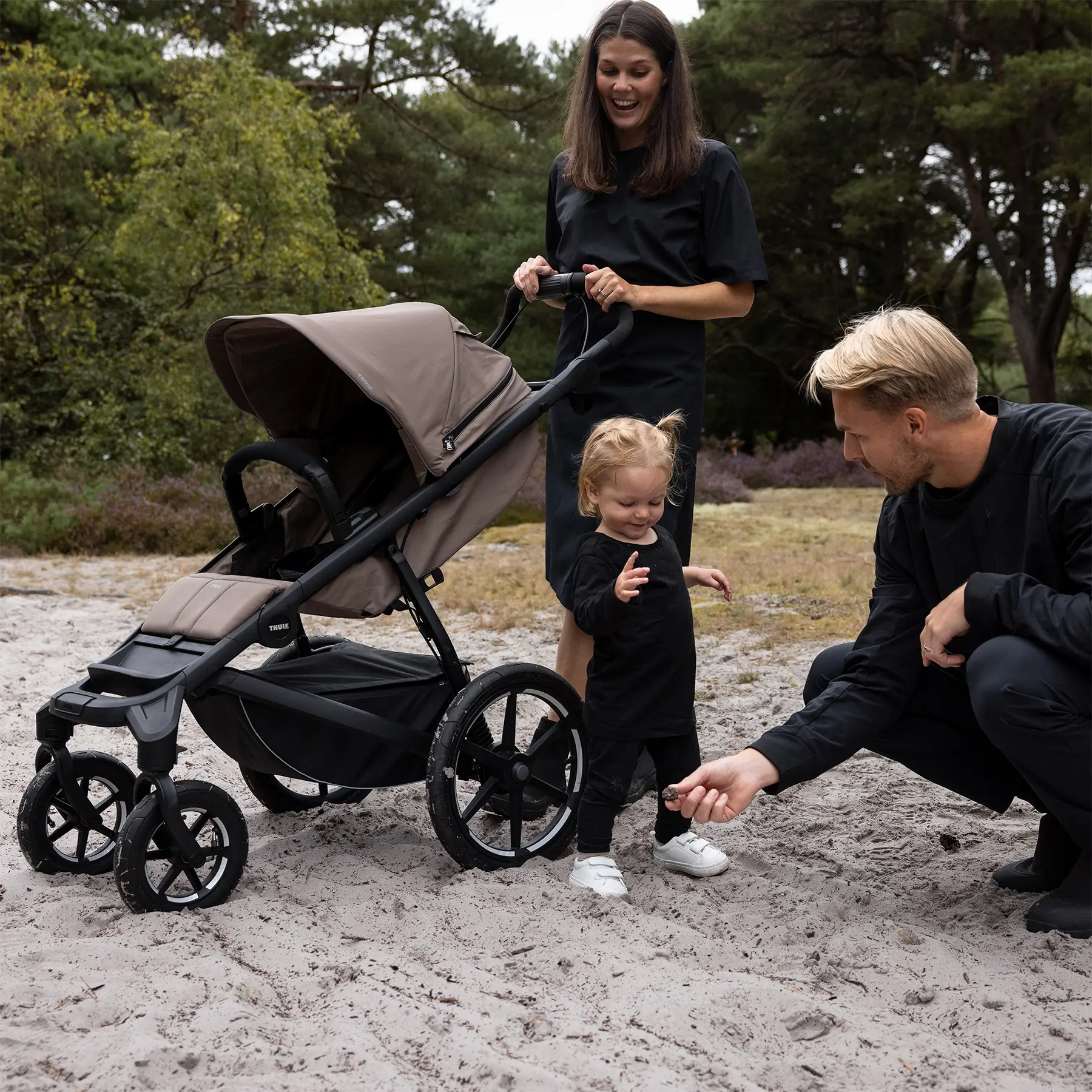 Thule Urban Glide 4-wheel – stabilne prowadzenie w terenie i nierównej infrastrukturze