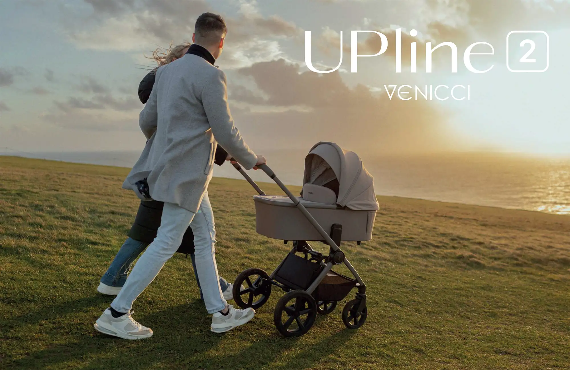 Wózek Venicci Upline 2 w kolorze Stone Beige na chromowanej ramie