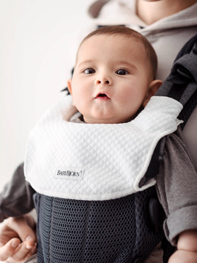 BabyBjörn śliniak do nosidła Harmony