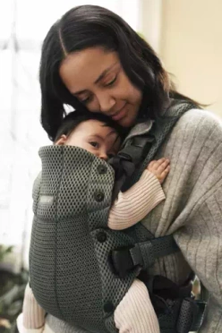 BabyBjörn nosidełko Harmony 3D Mesh Dark Green + Bib 