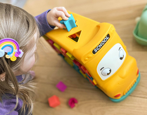 B.Toys™ AlphaBus autobus z alfabetem magnetycznym