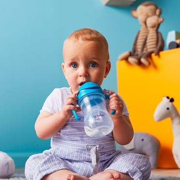 B.Box® N! innovative bottle with a straw