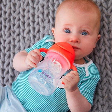 B.Box® N! innovative bottle with a straw