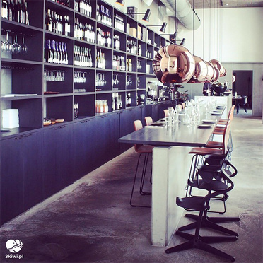 Stokke® Nomi® 3-in-1 set, ergonomic feeding chair | Natural White