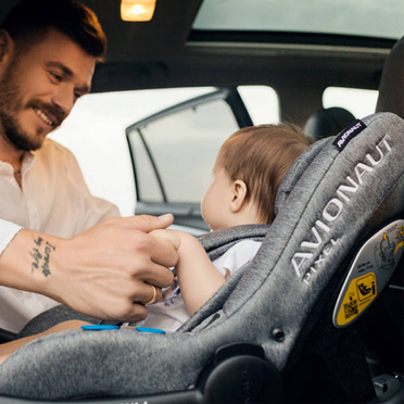 Avionaut | Pixel + Base IQ Isofix | Lightweight 0-13 kg Car Seat with Base | Gray Melange