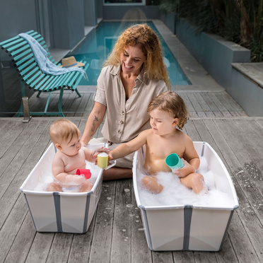 Stokke® Flexi Bath® X-Large Bundle large folding bathtub + infant insert | Sandy Beige banner