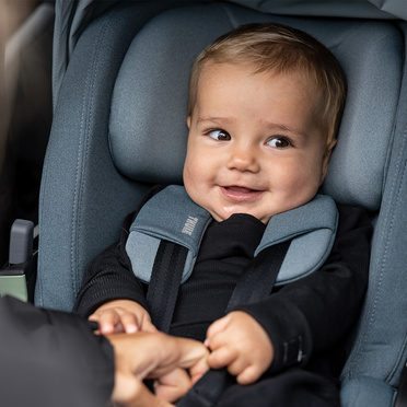 Thule® Maple i-Size car seat with base