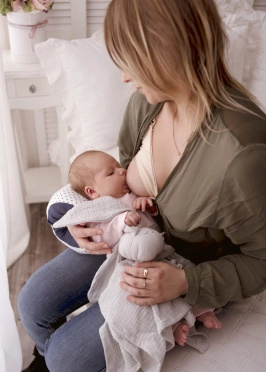 Baby In World® hug me bunny pielucha muślinowa 