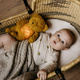 MOONIE ORGANIC, Miś Szumiący z Lampką Honey Natur