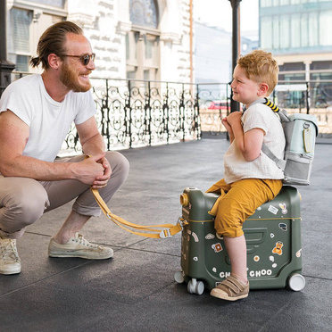 Jetkids™ BedBox® by Stokke® dziecięca walizka na kółkach rozkładana jako łóżeczko | Golden Olive