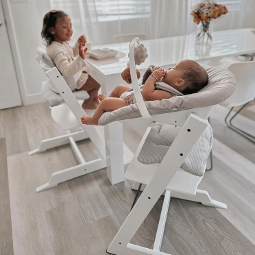 Stokke® Tripp Trapp® Complete Set zestaw 4w1, krzesełko do karmienia + leżaczek + baby set + tacka | White