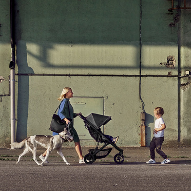 Thule | Spring | Lekki Wózek Spacerowy | Matt Black + Midnight Black 