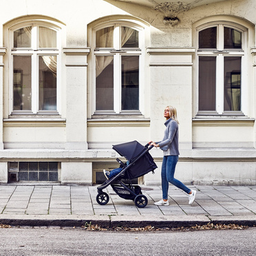Thule | Spring | Lekki Wózek Spacerowy | Matt Black + Midnight Black 